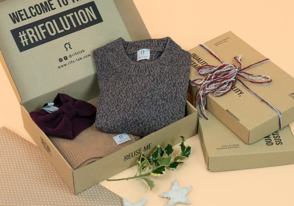 Guida ai regali di Natale sostenibili per vari budget: le idee in cashmere rigenerato di Rifò
