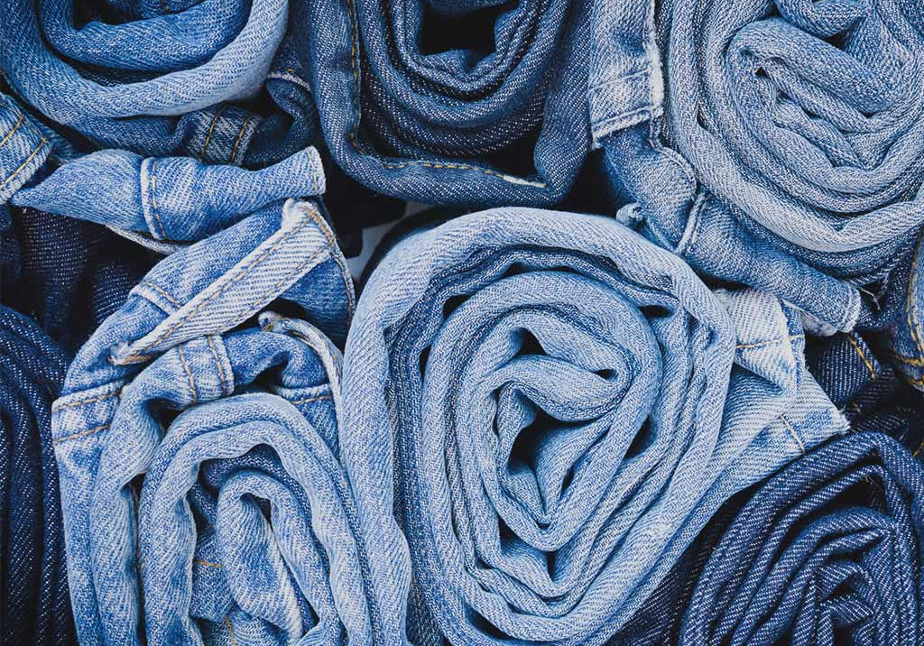 Alla scoperta del jeans: la storia e il ruolo nella società