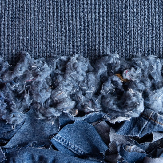 Moda sostenibile materiali riciclati e riciclabili jeans rigenerato moda circolare made in Italy Rifò