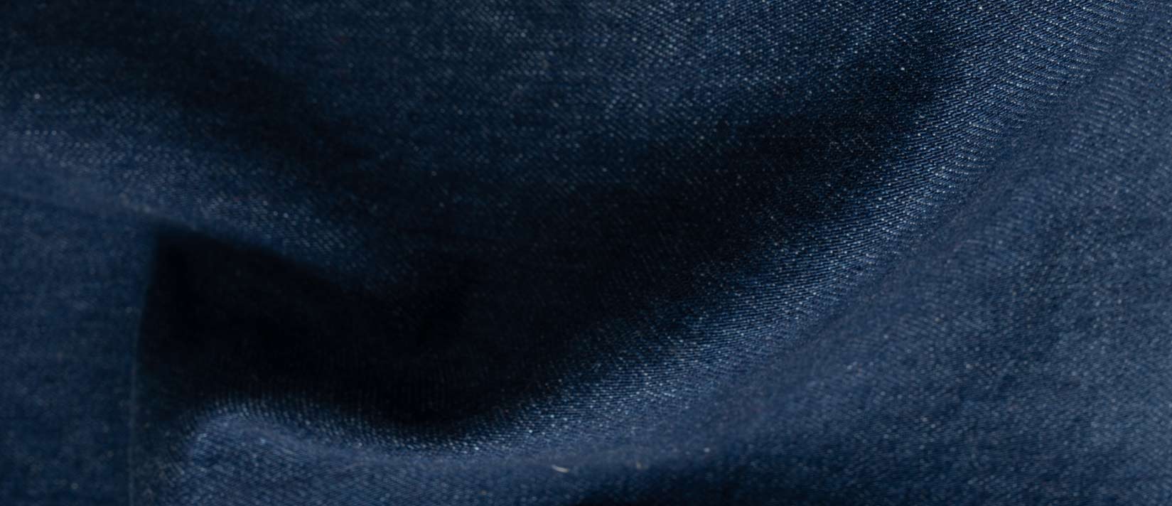 Resistente, ma anche naturale e sostenibile, in 100% cotone. Il jeans "come una volta" di Rifò dallo stile classico e senza tempo, riciclato e riciclabile. Rifò