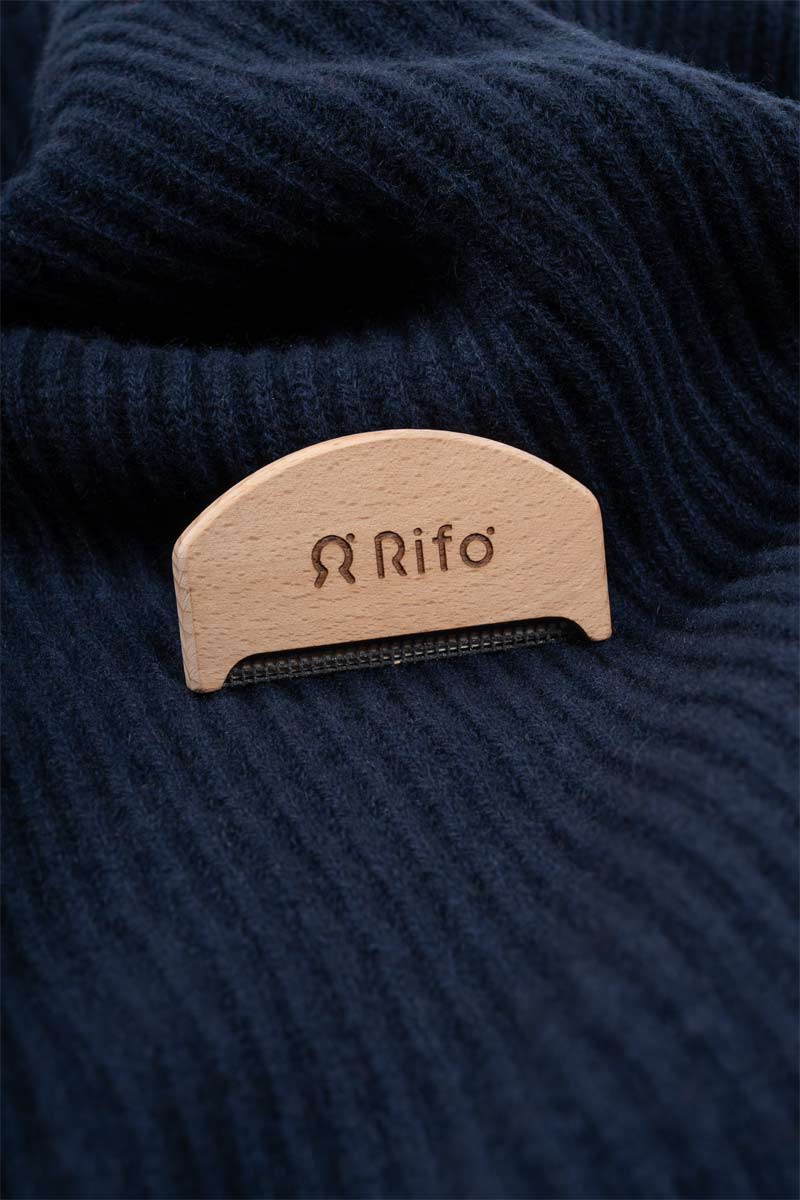 Pettine levapelucchi in legno Johnny - Rifò Lab Moda circolare made in Italy