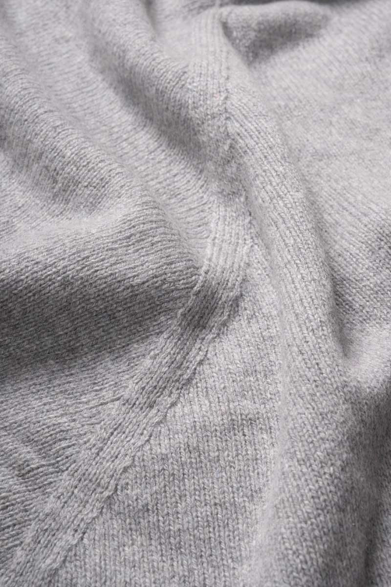 Grigio Calce | Poncho cashmere rigenerato collo alto