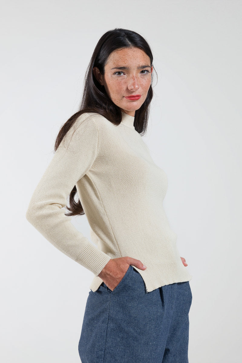 Recycled-cotton-turtleneck-Audrey-white-7_50a1f11b-8eb6-46e6-8061-472b3ffa75a8 - Rifò Lab Moda Circolare Made in Italy