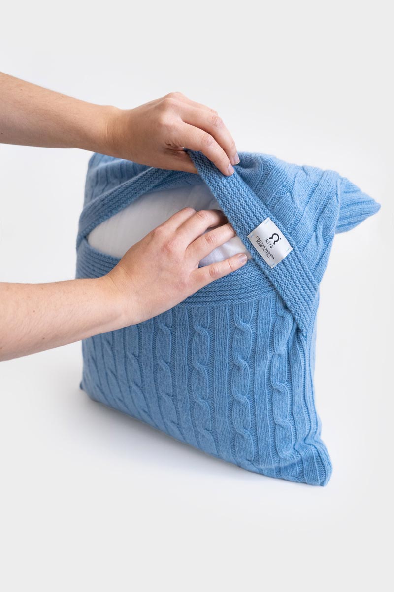 Azzurro Ortensia | Copricuscino trecce cashmere rigenerato