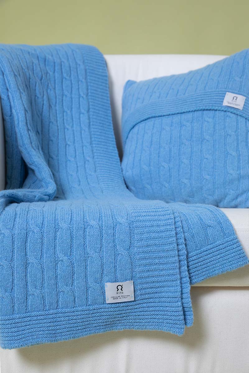 Azzurro Ortensia | Copricuscino trecce cashmere rigenerato