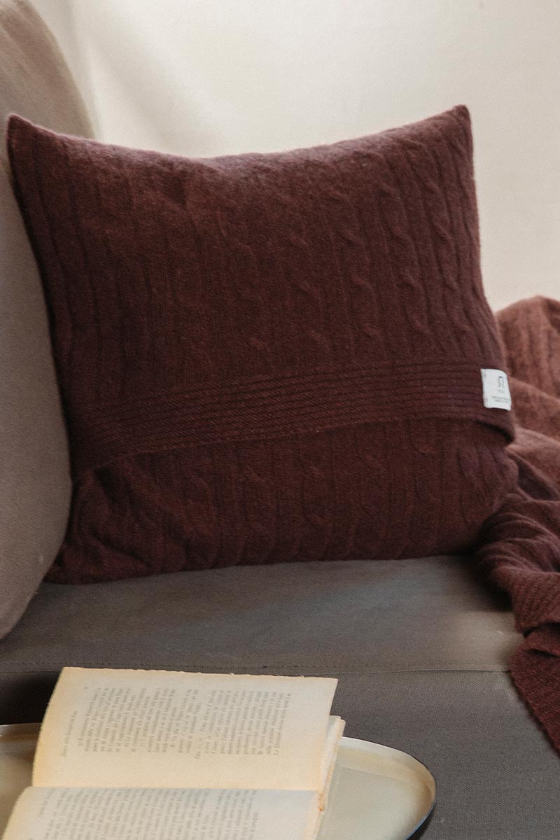 Marrone Caffè | Copricuscino trecce cashmere rigenerato