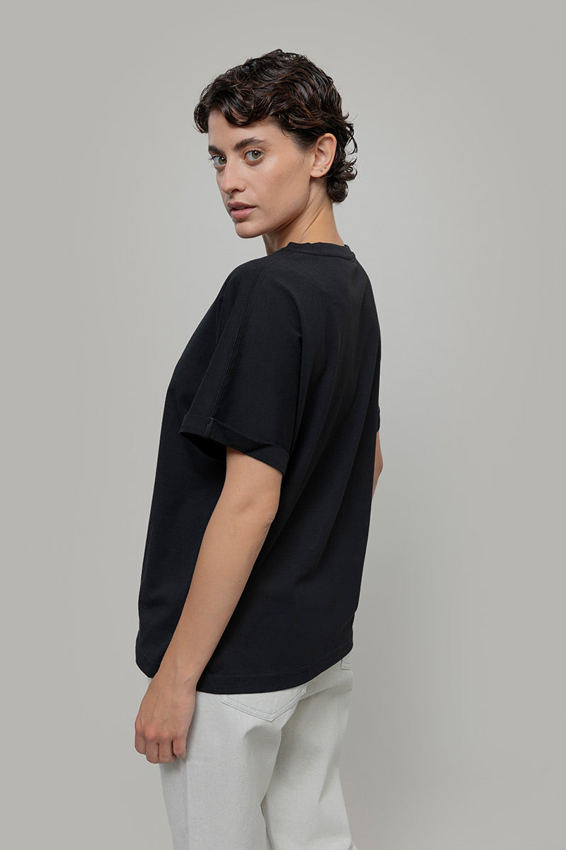 Nero Corvino | tshirt cotone organico e cotone rigenerato - Rifò Lab Moda circolare made in Italy