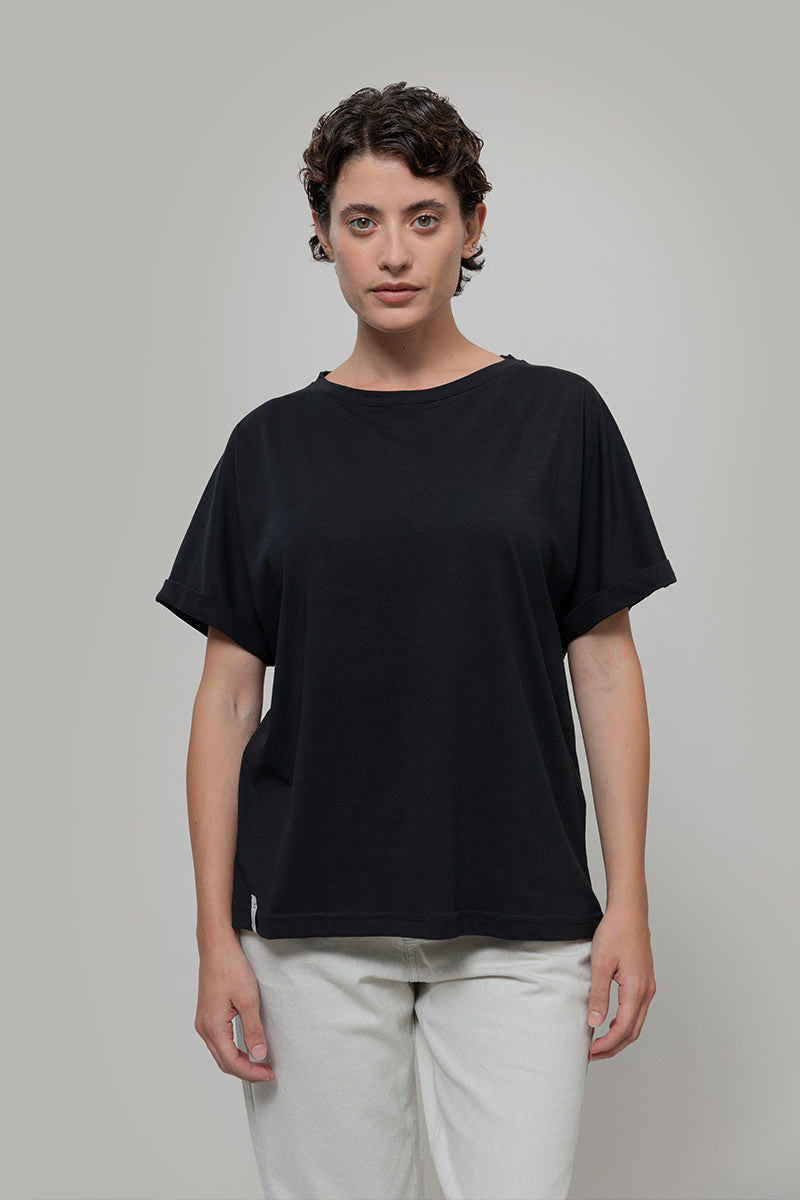 Nero Corvino | tshirt cotone organico e cotone rigenerato - Rifò Lab Moda circolare made in Italy