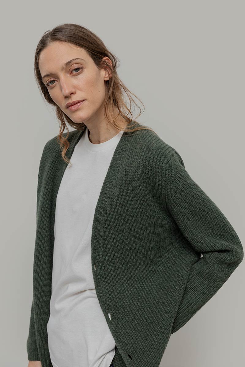 Cardigan Unisex Lana Rigenerata Cleto Verde Foresta - Rifò Lab Moda circolare made in Italy