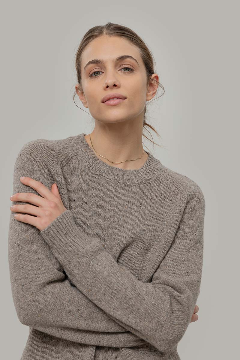 Maglia Girocollo Unisex Cashmere Rigenerato Alfredo Beige - Rifò Lab Moda circolare made in Italy