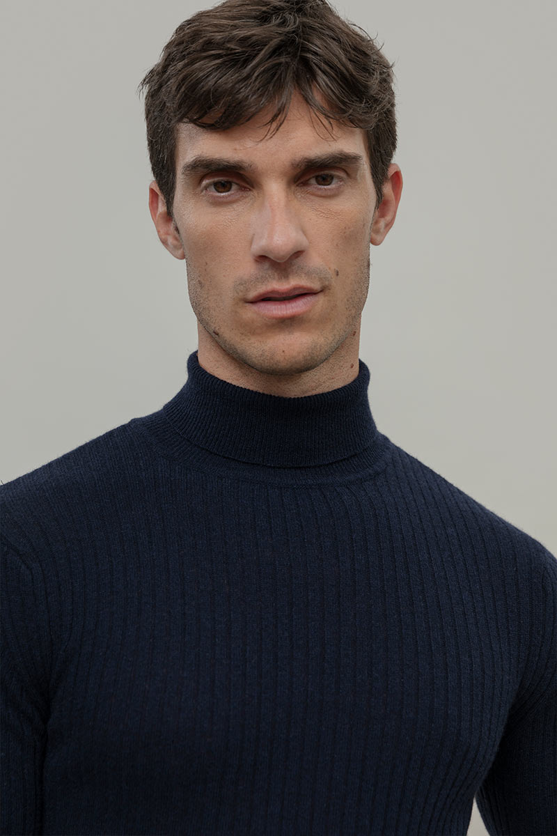 Maglione Collo Alto Cashmere Leggero Uomo - Rifò Lab Moda circolare made in Italy