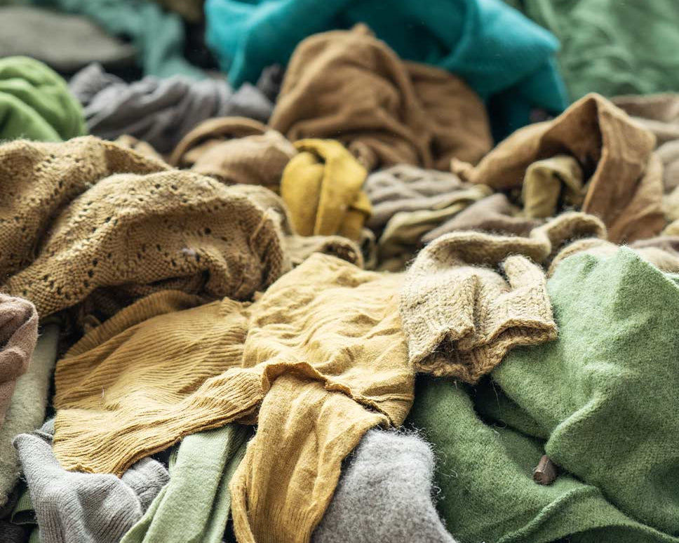 raccolta-abiti-usati-raccolta-indumenti-vecchi-rifo-moda-circolare-2025-cashmere-lana-recycled