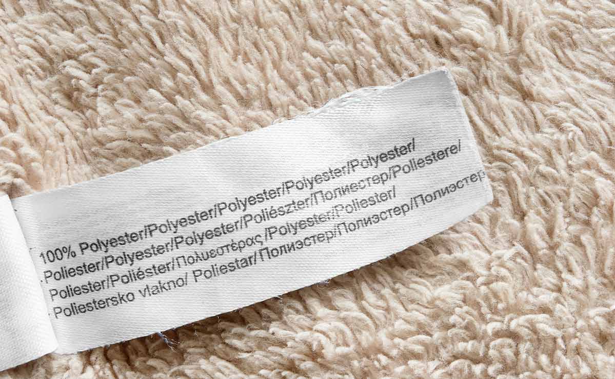 Poliestere cos'è e perché fa male alla salute e al pianeta