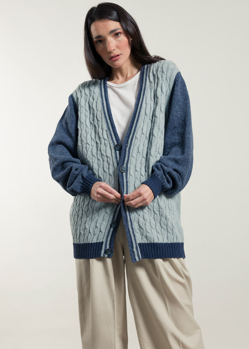 Azzurro Mediterraneo | Cardigan trecce over cotone jeans rigenerato