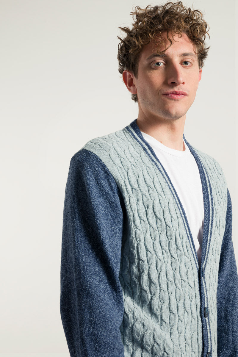 Azzurro Mediterraneo | Cardigan trecce over cotone jeans rigenerato