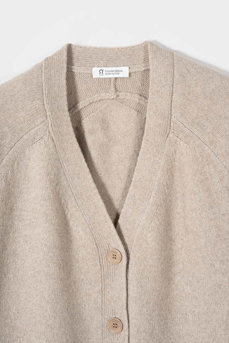 Cardigan Cashmere Donna Corto con Bottoni Tosca  - Rifò Lab Moda circolare made in Italy
Beige Sabbia