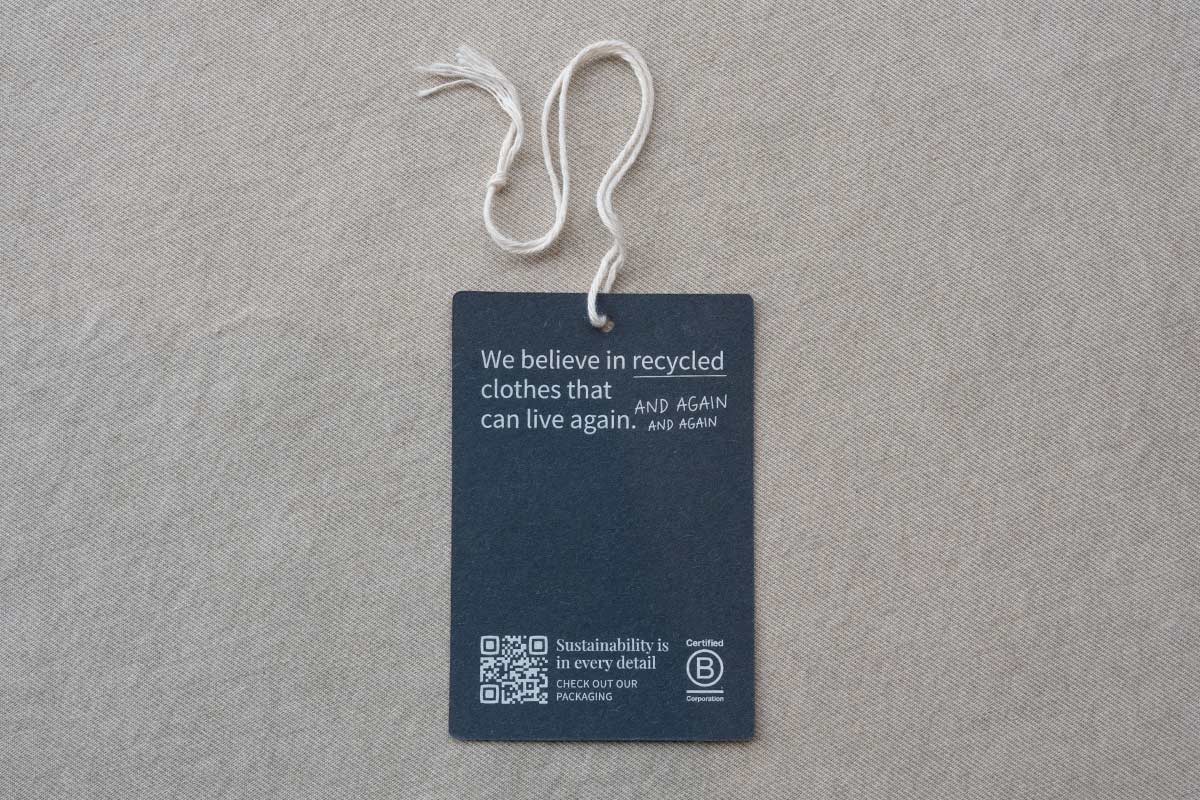 Il nostro packaging circolare - Smaltimento cartellini vestiti in carta - Rifò