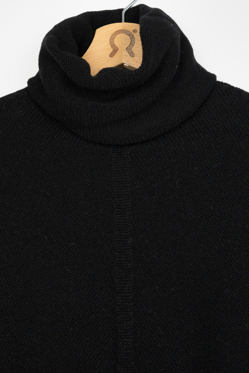 Nero Ardesia | Poncho cashmere rigenerato collo alto