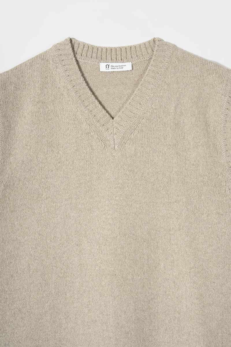 Gilet Uomo Cashmere Scollo a V Maglione Senza Maniche Uomo Ascanio - Rifò Lab Moda circolare made in Italy
Beige Sabbia