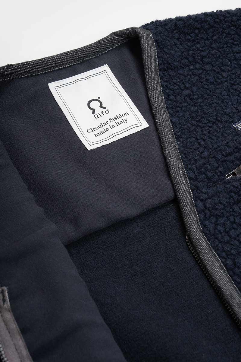 Gilet Pile Donna Uomo Lana Riciclata Andrew - Rifò Lab Moda circolare made in Italy
Blu Notte