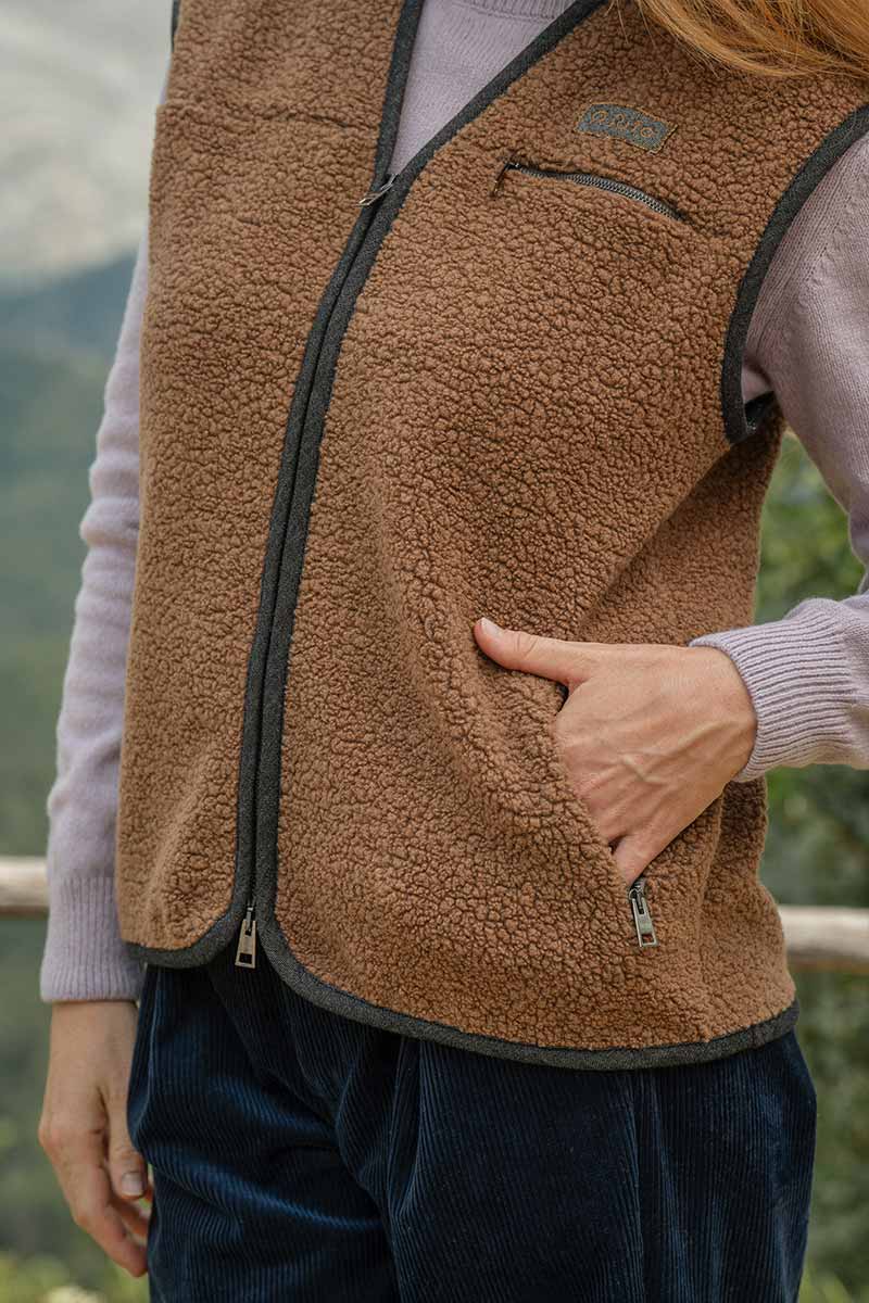 Gilet Pile Donna Uomo Lana Riciclata Andrew - Rifò Lab Moda circolare made in Italy
Beige Sughero