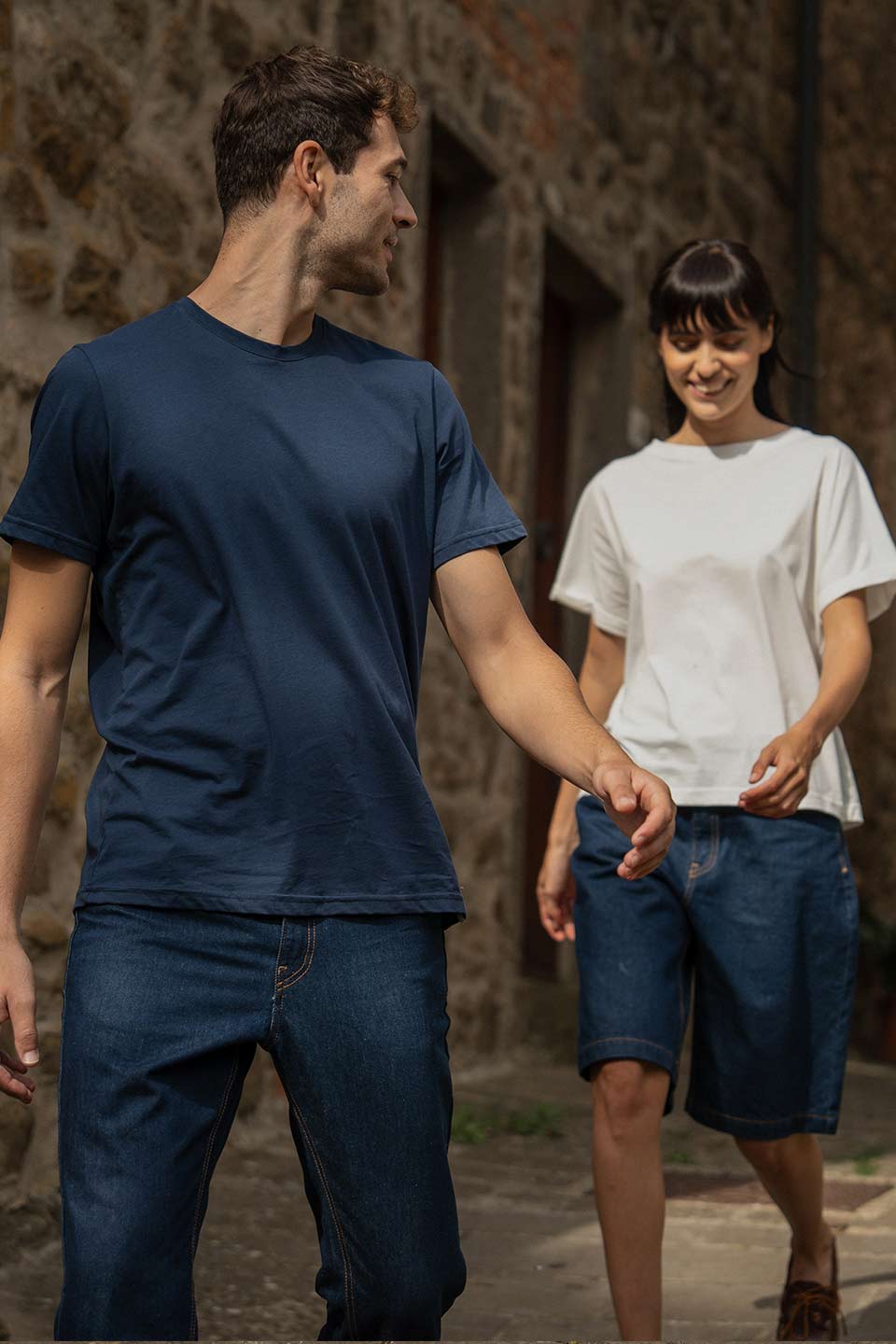 La t-shirt sostenibile democratica: t-shirt donna cotone e -shirt uomo cotone a prezzi giusti - Rifò Lab Moda circolare made in Italy