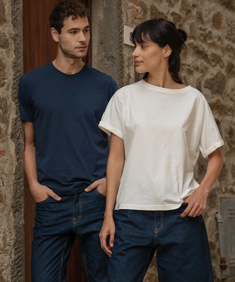 La t-shirt sostenibile democratica: t-shirt donna cotone e -shirt uomo cotone a prezzi giusti - Rifò Lab Moda circolare made in Italy