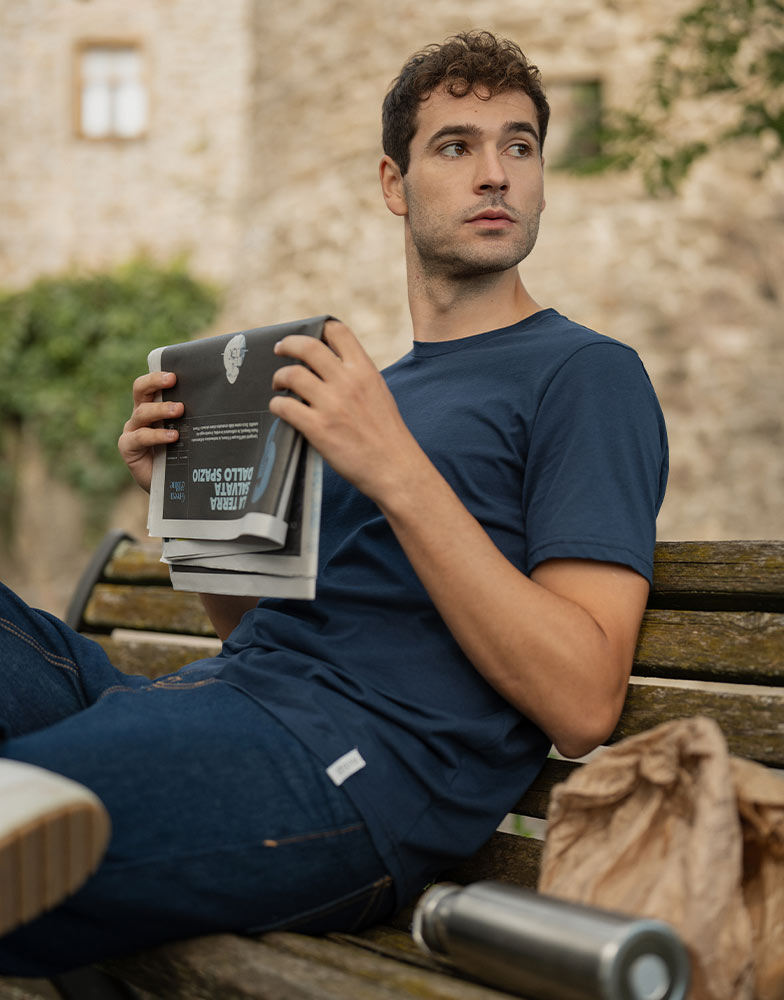 La t-shirt sostenibile democratica: t-shirt donna cotone e -shirt uomo cotone a prezzi giusti - Rifò Lab Moda circolare made in Italy