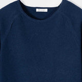 Maglia Donna Lana Extrafine Riciclata Francesca  - Rifò Lab Moda circolare made in Italy 
Blu Abisso 
Maglione da donna in 100% lana extrafine riciclata blu, solo 170 gr, traspirante e leggero come una seconda pelle. Scegli la moda made in Italy di Rifò!