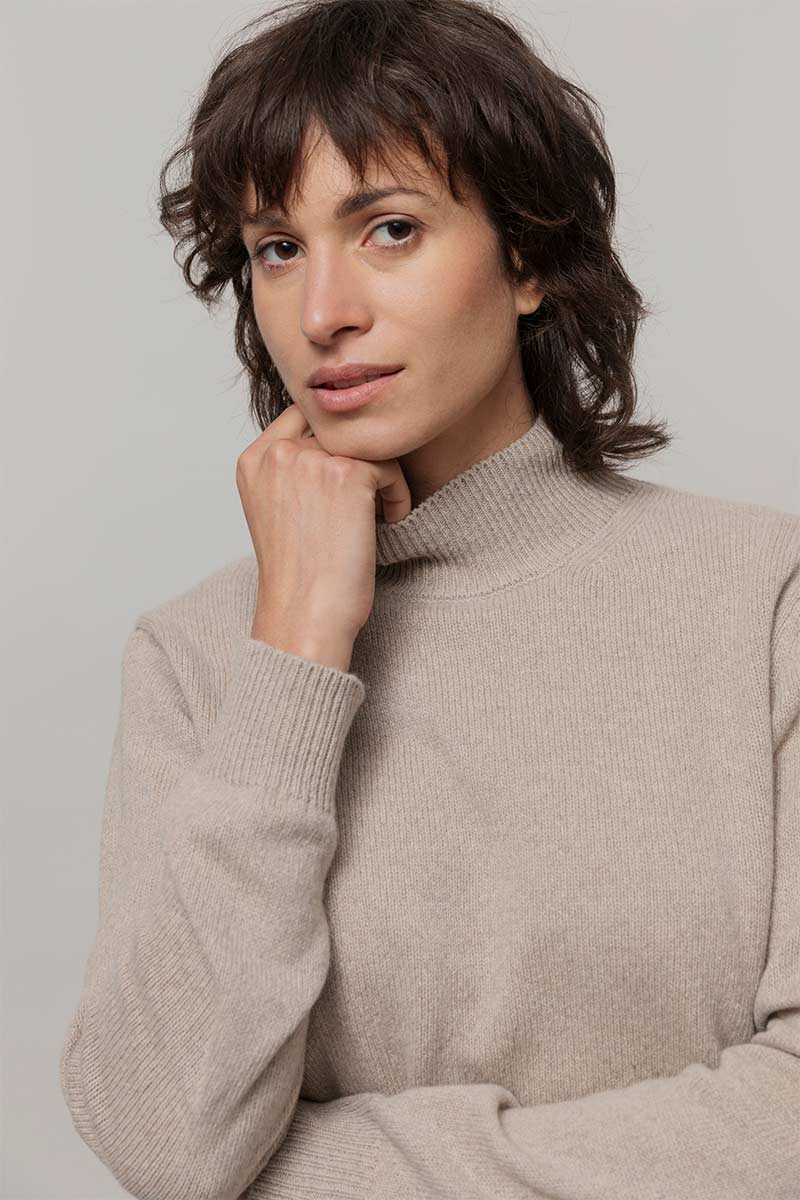 Maglia Collo Alto Cashmere Donna Ada - Rifò moda circolare made in Italy
Beige Sabbia