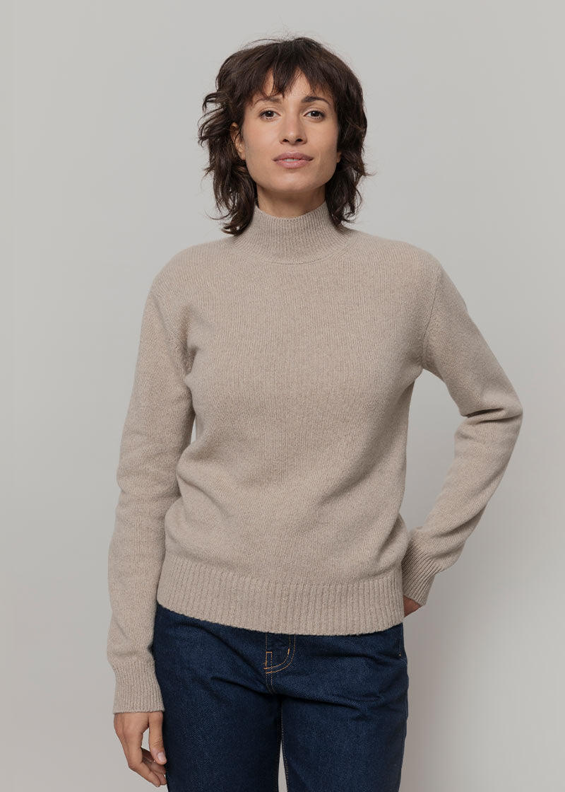 Maglia Collo Alto Cashmere Donna Ada - Rifò moda circolare made in Italy
Beige Sabbia