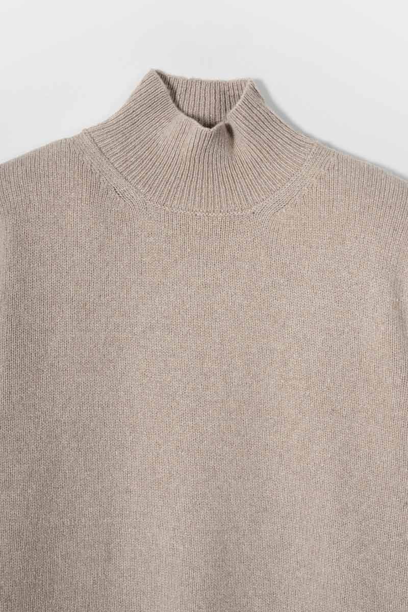 Maglia Collo Alto Cashmere Donna Ada - Rifò moda circolare made in Italy
Beige Sabbia