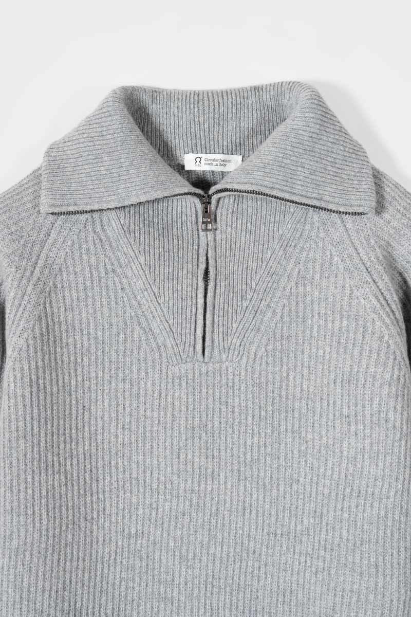 Maglione con Zip Uomo Lana Rigenerata Stefano - Rifò Lab Moda circolare made in Italy
Grigio Calce