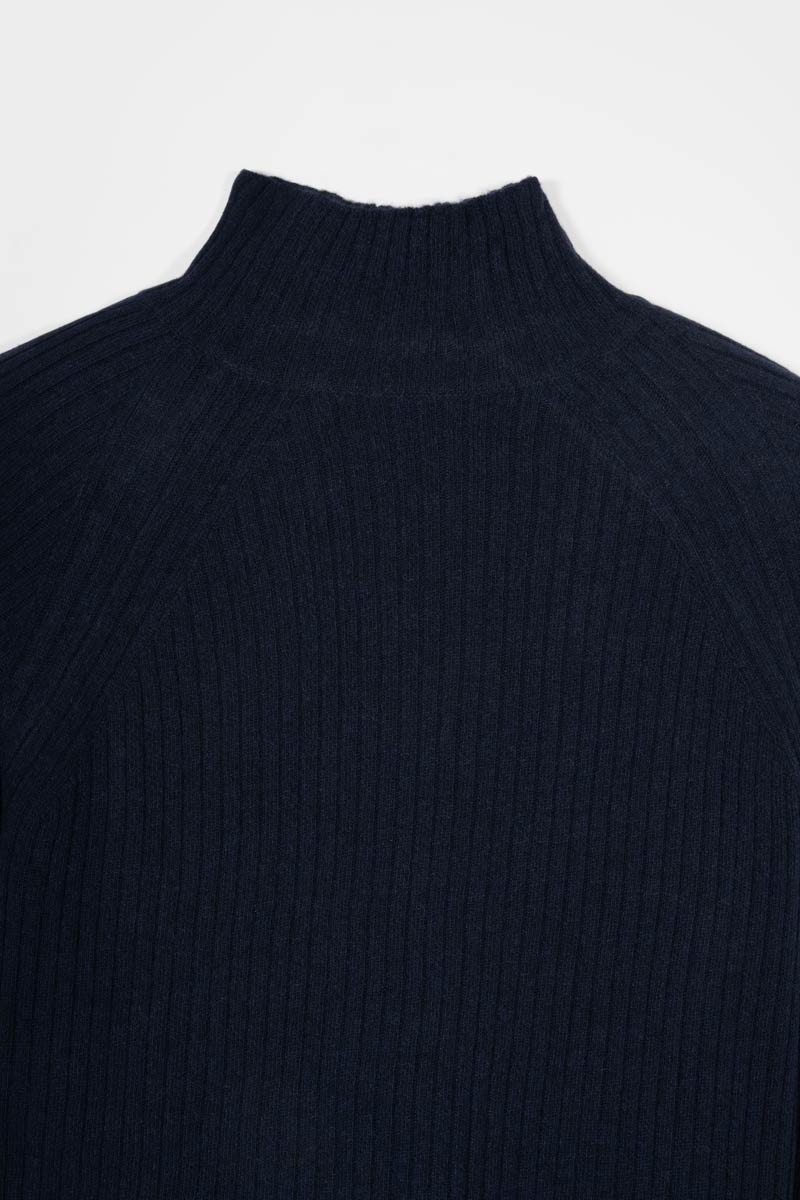 maglia-costine-cashmere-rigenerato-donna-euridice-blu - Rifò Lab Moda circolare made in Italy 