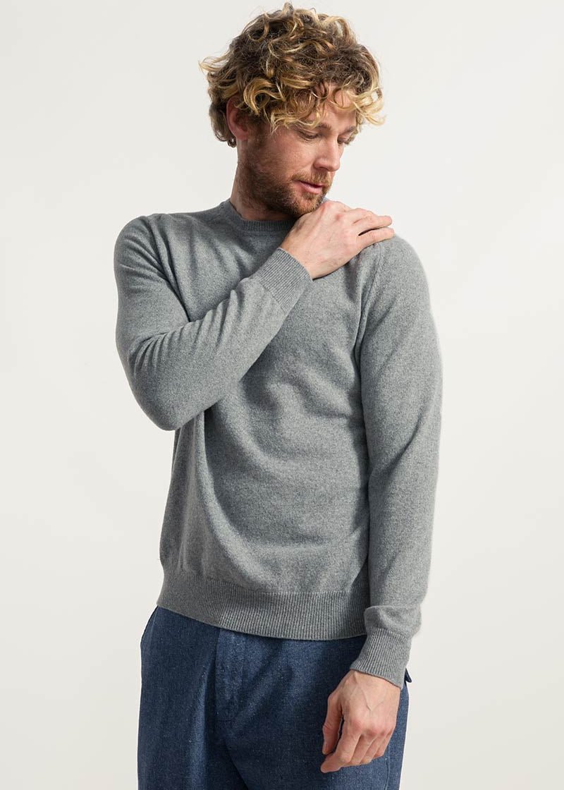 Grigio Cemento | paricollo uomo light cashmere sostenibile