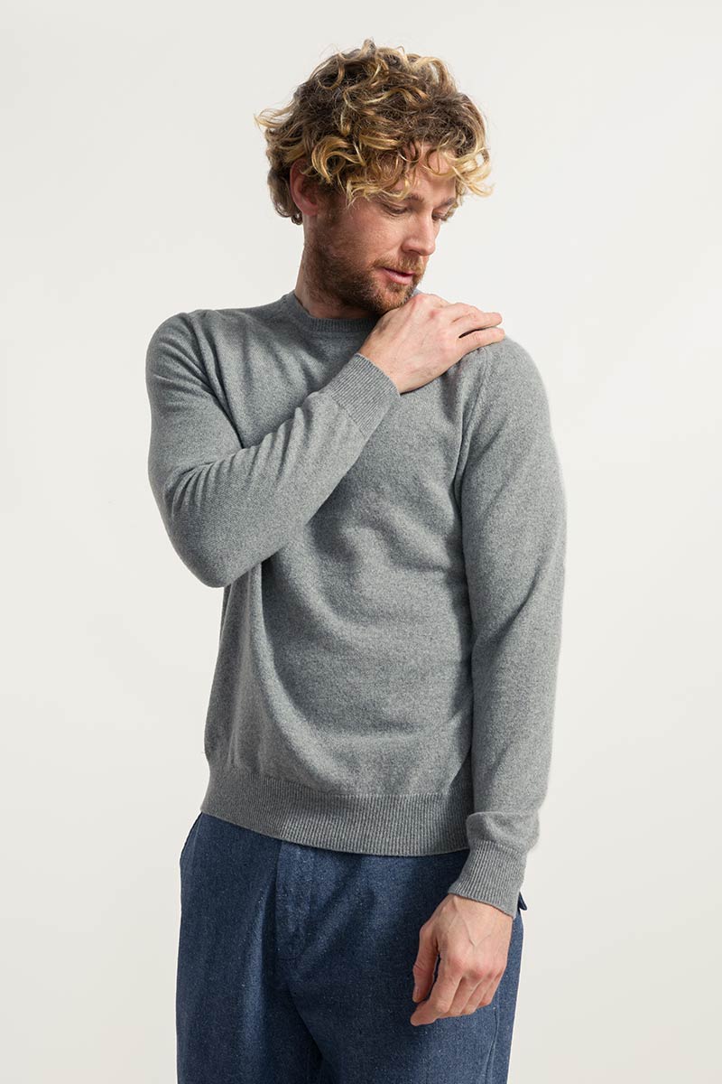 Grigio Cemento | paricollo uomo light cashmere sostenibile