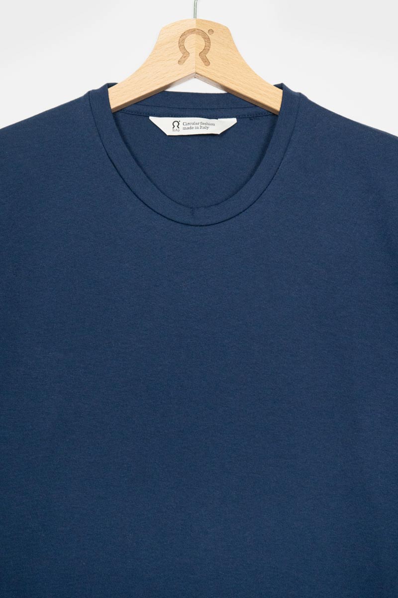 Blu Balena | tshirt cotone organico e cotone rigenerato uomo