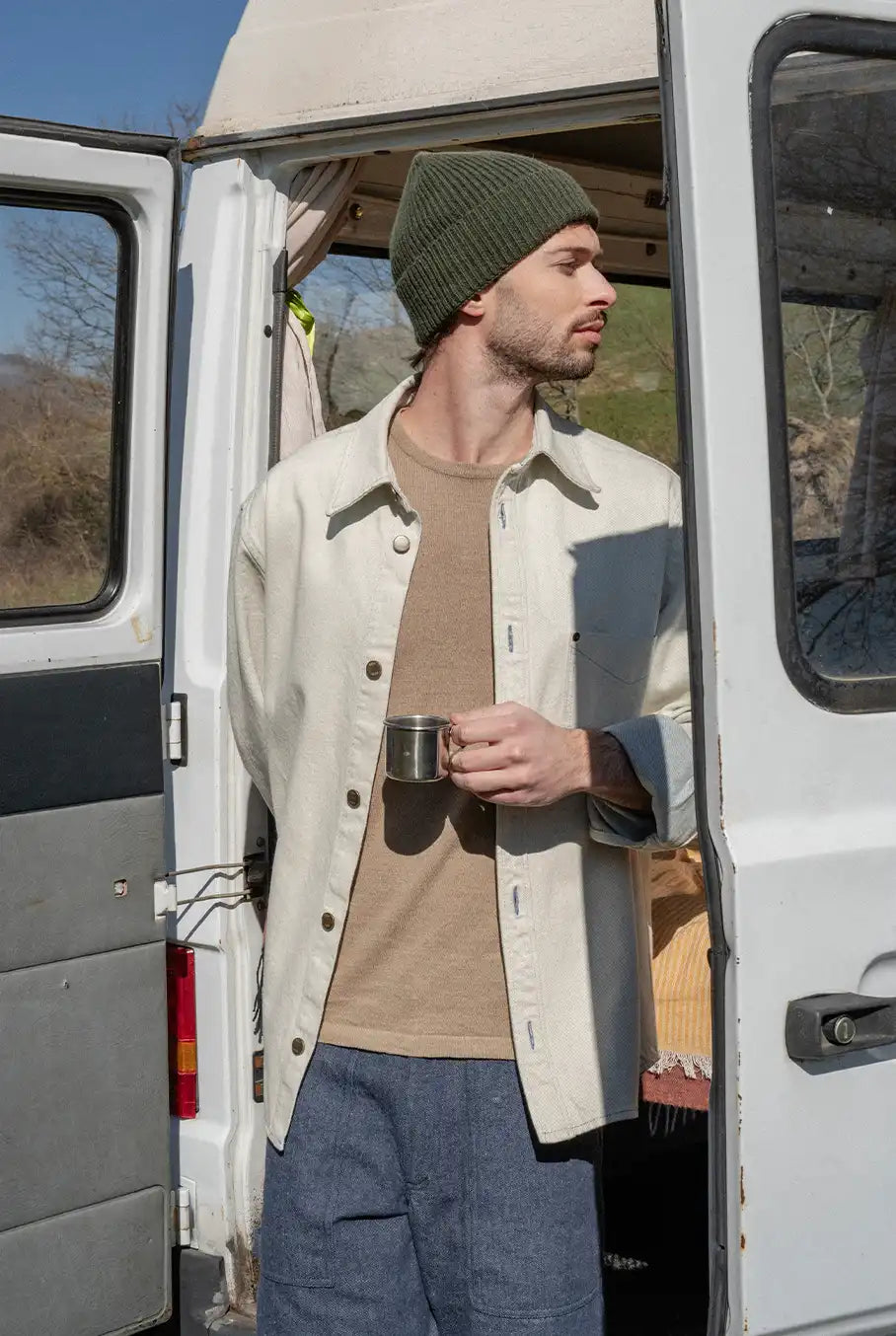 Abbigliamento_sostenibile_uomo_moda_circolare_ss_2025