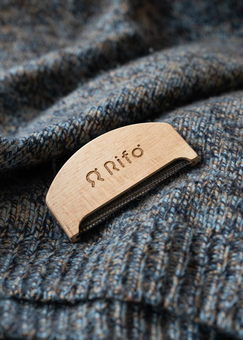 Pettine levapelucchi in legno Johnny - Rifò Lab Moda circolare made in Italy