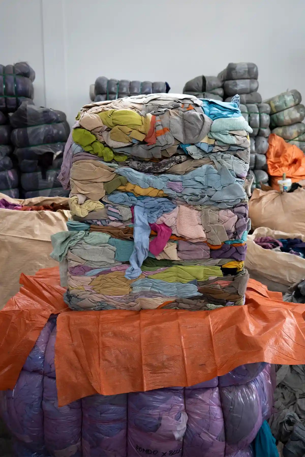 Prezzi Trasparenti costo materiali rigenerati vs materiali vergini Rifo Moda Circolare Made in Italy.webp