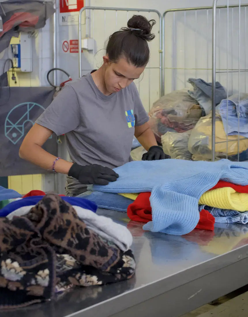 Raccolta Abiti Usati la fraternita cooperativa sociale Rifo Moda Circolare Made in Italy.webp