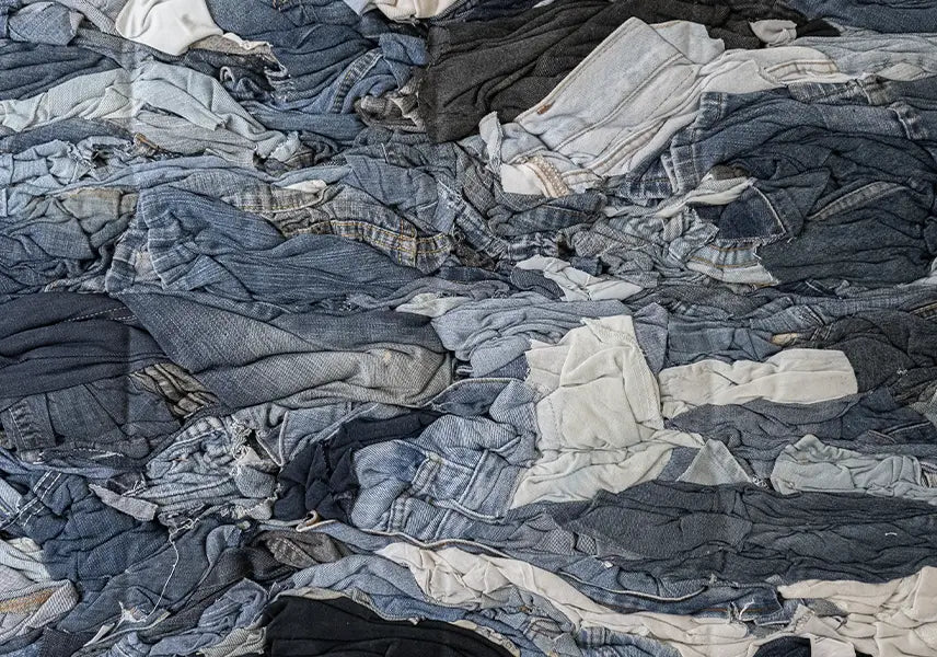 Raccolta Abiti Usati pantaloni jeans usati Rifo Moda Circolare Made in Italy