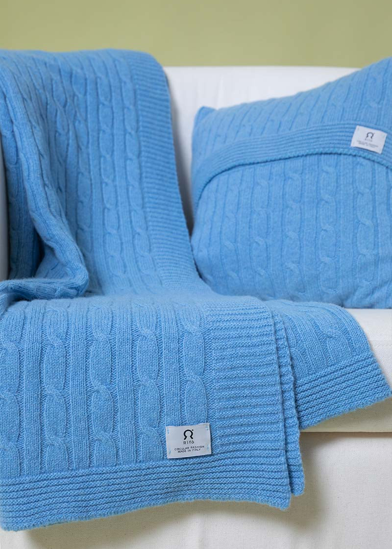 Azzurro Ortensia | Copricuscino trecce cashmere rigenerato