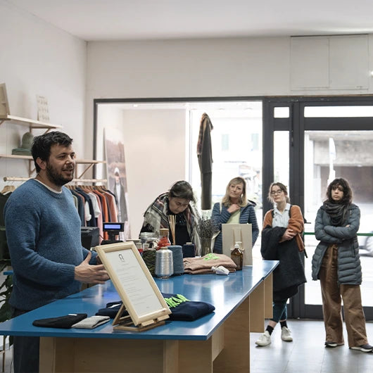 Textile Tours Rifo Gallery Visita il negozio di moda sostenibile a prato Rifo Moda Circolare Made in Italy.webp