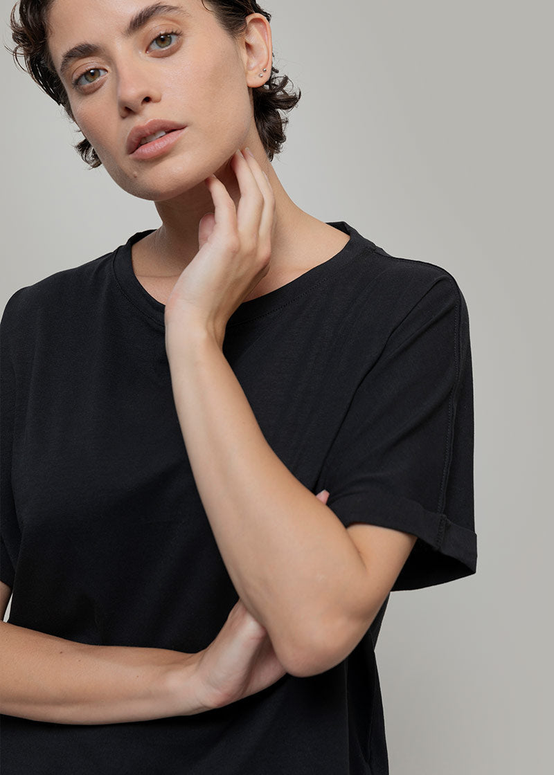 Nero Corvino | tshirt cotone organico e cotone rigenerato - Rifò Lab Moda circolare made in Italy