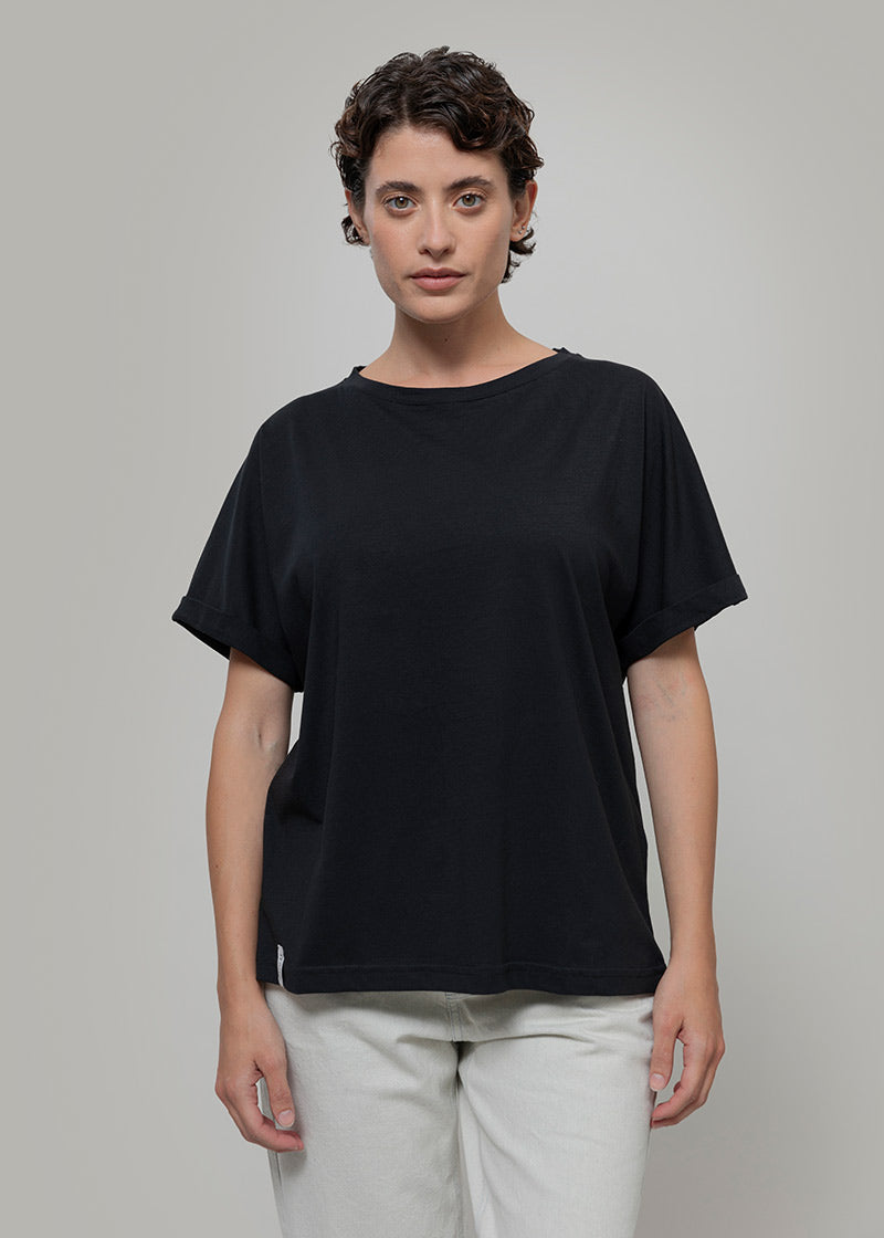 Nero Corvino | tshirt cotone organico e cotone rigenerato - Rifò Lab Moda circolare made in Italy