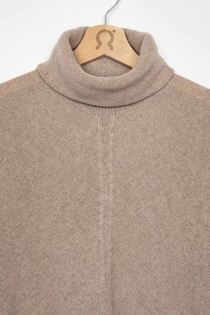 Beige Sabbia | Poncho cashmere rigenerato collo alto