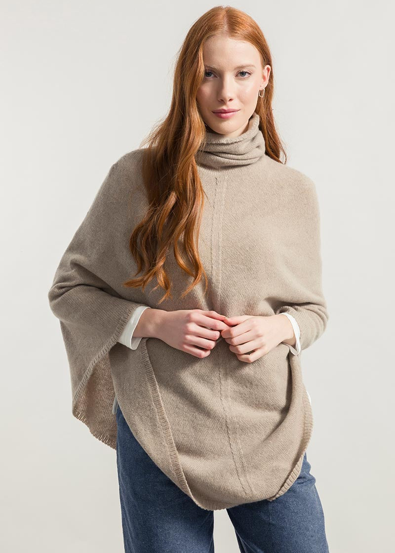 Beige Sabbia | Poncho cashmere rigenerato collo alto