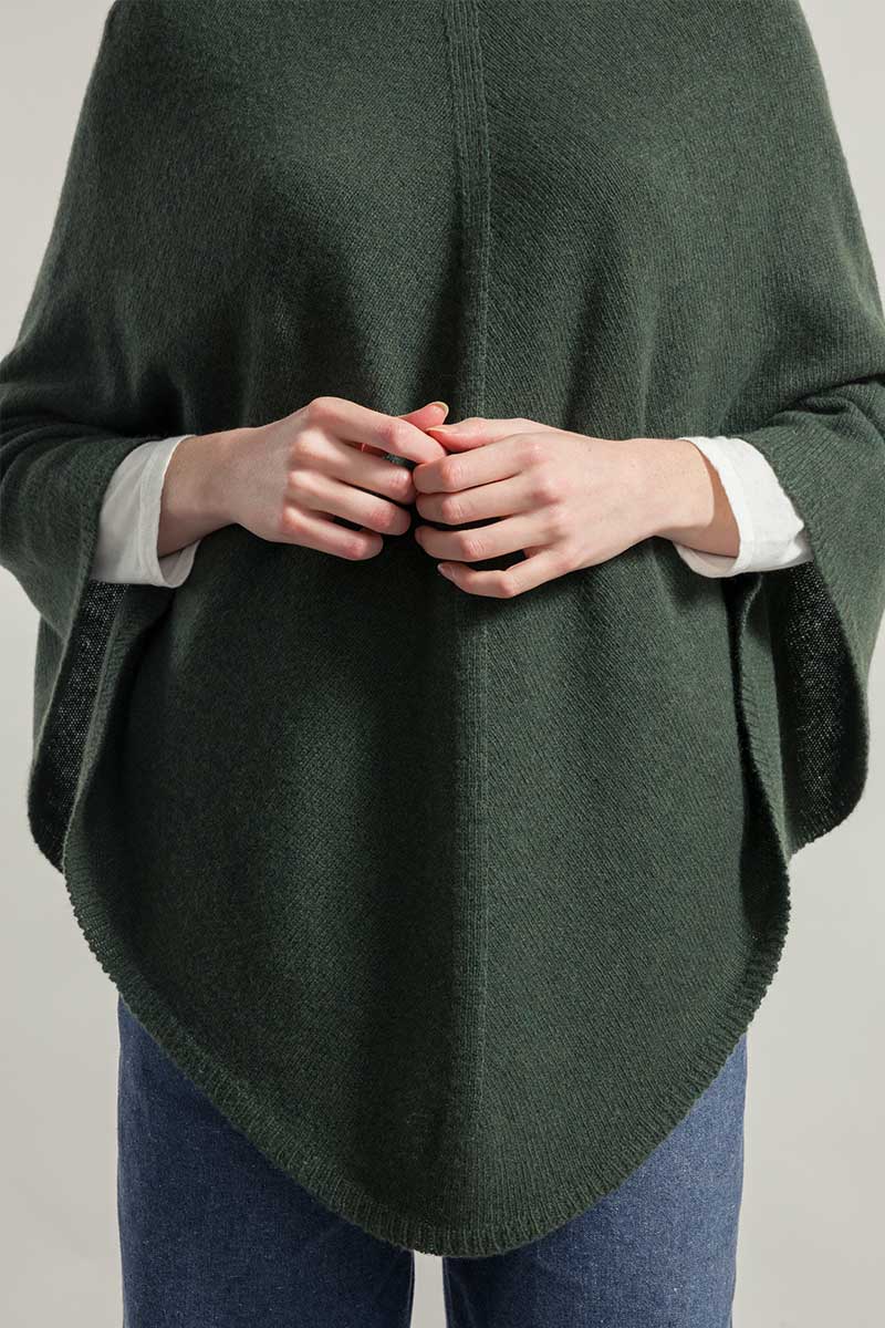 Verde Foresta | Poncho cashmere rigenerato collo alto