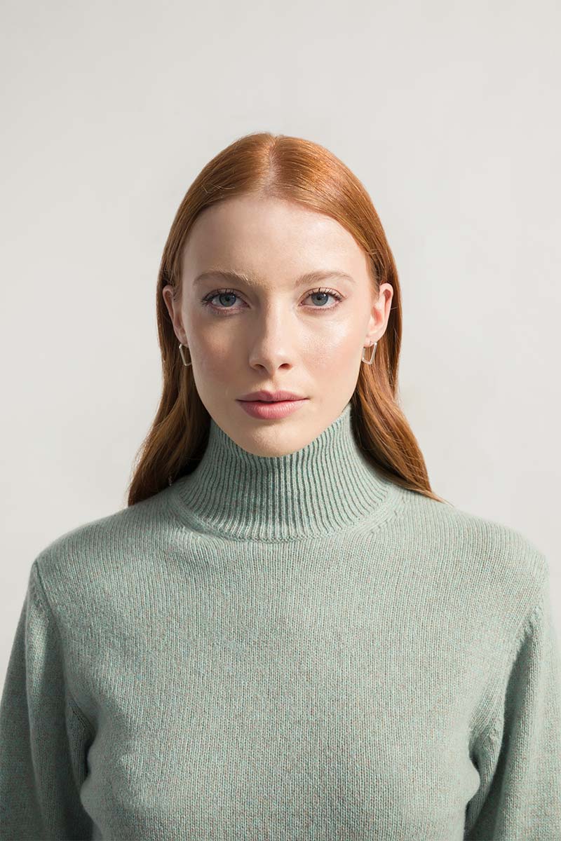 Women Recycled Cashmere Turtleneck Sweater Light Green - Rifò